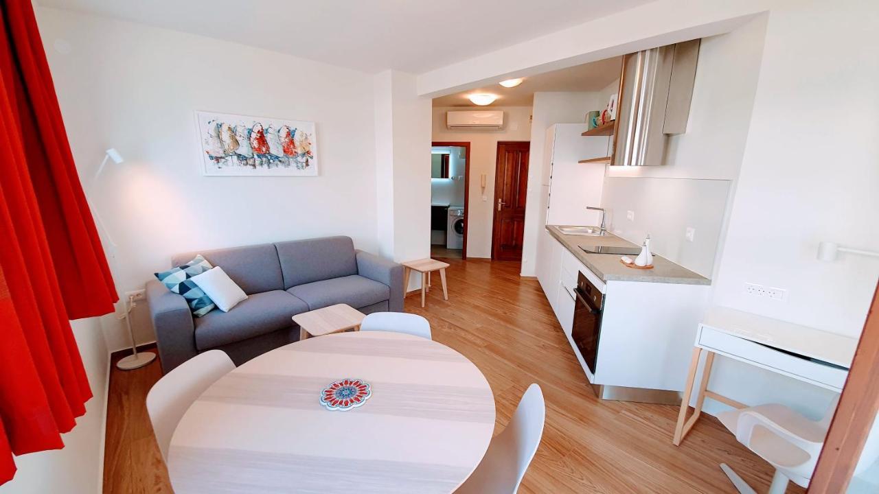 Luxury Apartment - Few Minutes From The Sea بوريتش المظهر الخارجي الصورة
